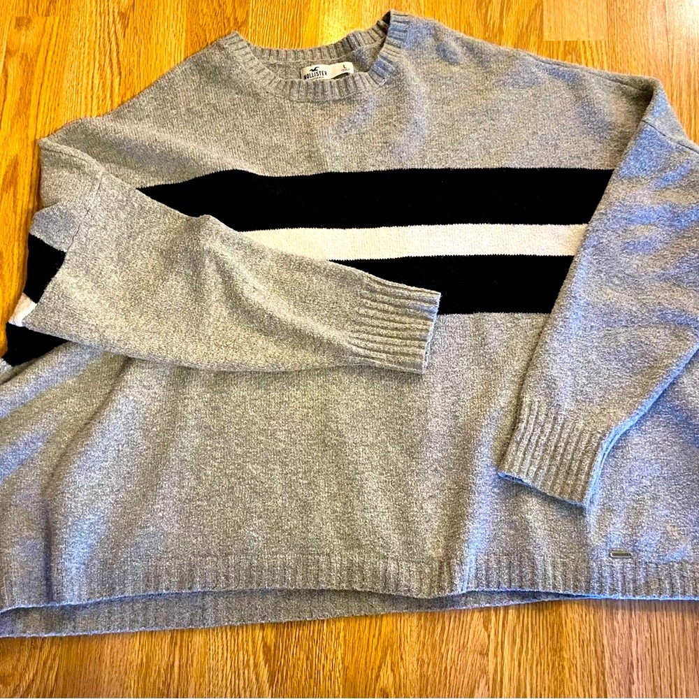 Hollister sweater